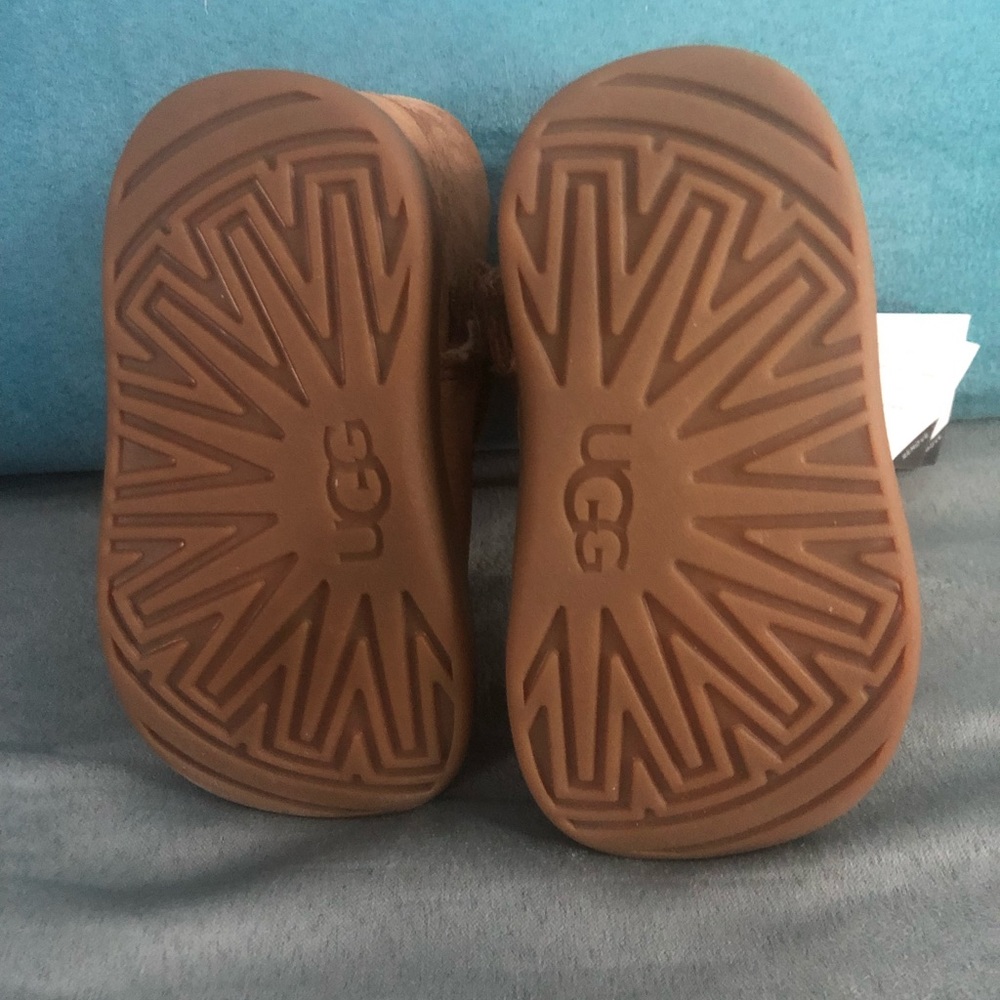 BNWT - Size 4/5 Uggs